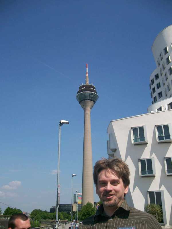 Fernsehturm, magpie jumping into the picture to annoy me, left-hand-side: roberdy